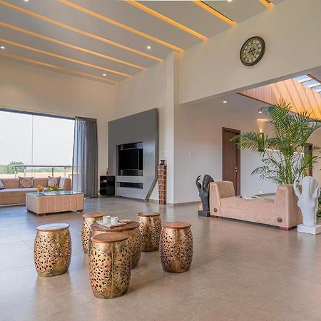 Stayvista'S Le Bon Horizon - Hillside Elegance With Chic Interiors, Poolside Serenity & Picturesque Gazebo - Proximity To Sula Nashik Exterior foto