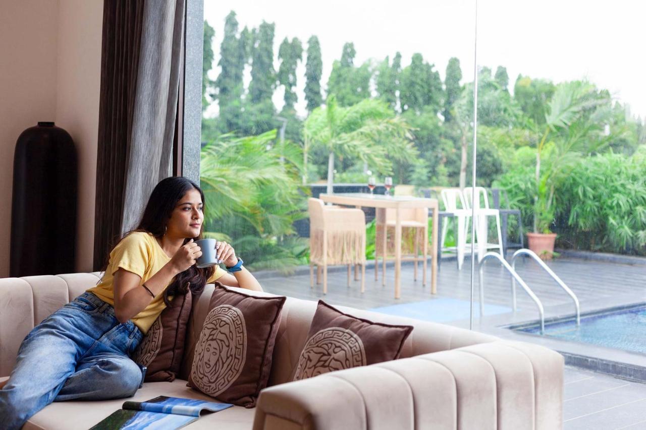 Stayvista'S Le Bon Horizon - Hillside Elegance With Chic Interiors, Poolside Serenity & Picturesque Gazebo - Proximity To Sula Nashik Exterior foto