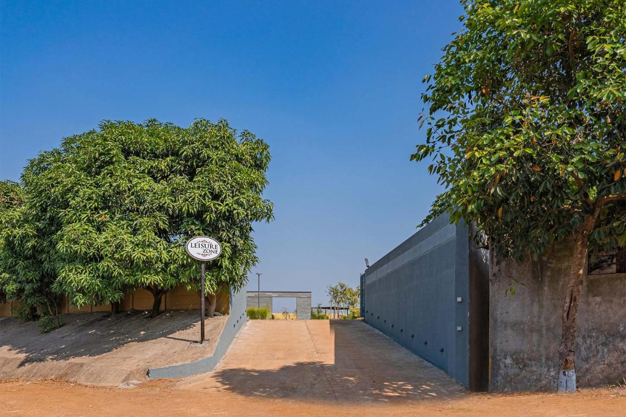 Stayvista'S Le Bon Horizon - Hillside Elegance With Chic Interiors, Poolside Serenity & Picturesque Gazebo - Proximity To Sula Nashik Exterior foto