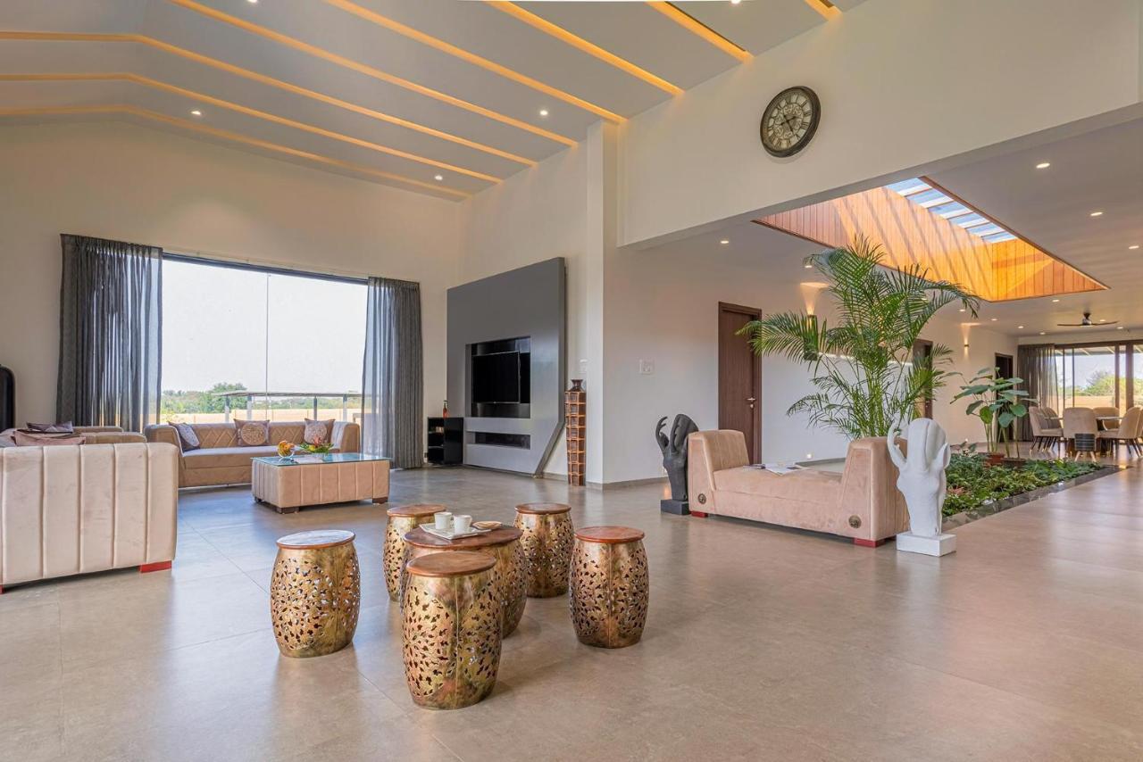 Stayvista'S Le Bon Horizon - Hillside Elegance With Chic Interiors, Poolside Serenity & Picturesque Gazebo - Proximity To Sula Nashik Exterior foto